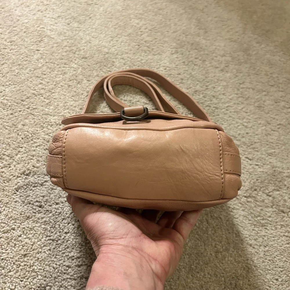 Wanderers Travel Co. Blush Pink Tan Leather Crossbody Bag - Picture 3 of 9
